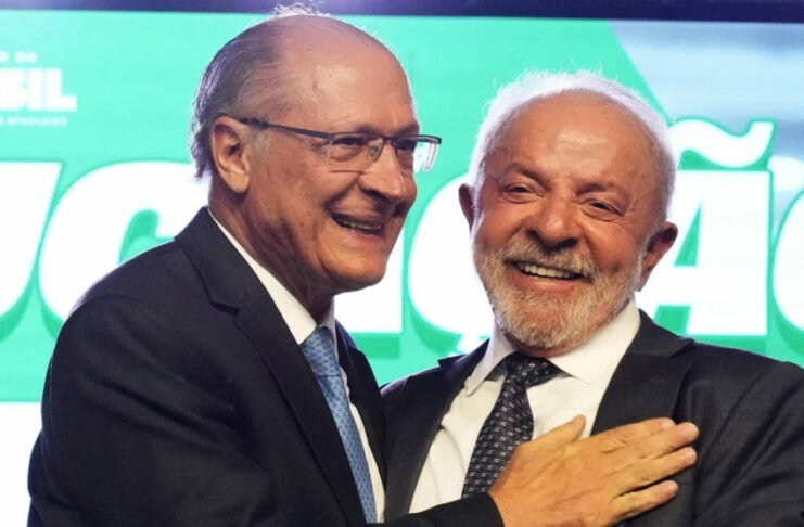 Lula confirma Alckmin na vice e fecha apoio do PSB nos estados