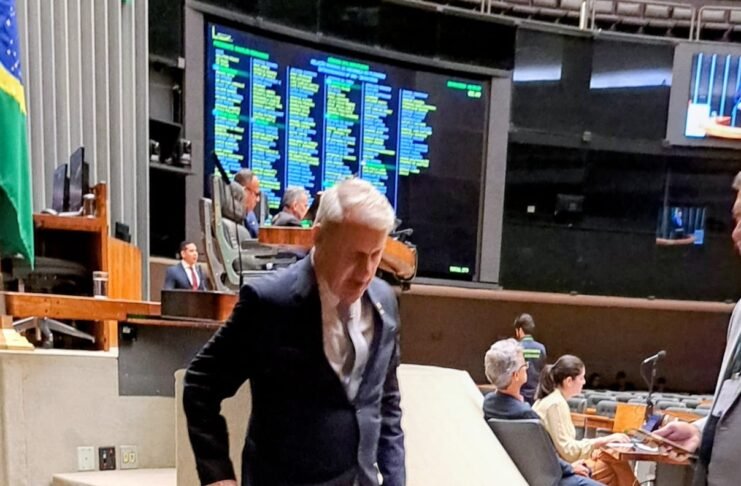 Ferraço é favorito mas disputa está equilibrada’, diz deputado