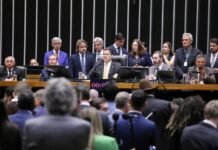Congresso reduz penas de condenados por tentativa de golpe