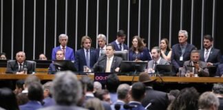 Congresso reduz penas de condenados por tentativa de golpe