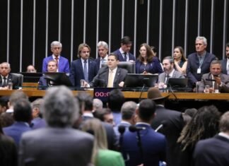 Congresso reduz penas de condenados por tentativa de golpe