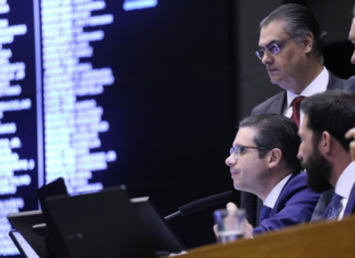 Deputados aprovam projetos que fragilizam fiscalização ambiental