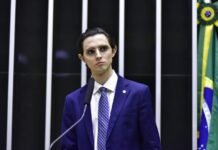 Proposta acaba com Câmaras Municipais e farra salarial de vereadores