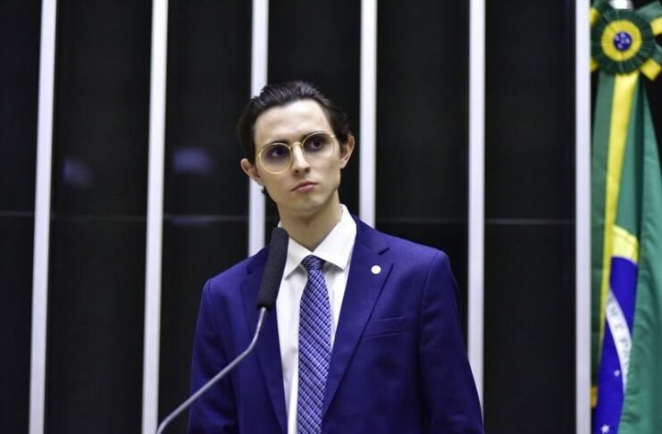 Proposta acaba com Câmaras Municipais e farra salarial de vereadores