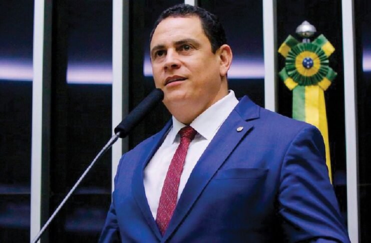Terrenos de Marinha: Deputado muda lei para beneficiar milhares de famílias no ES
