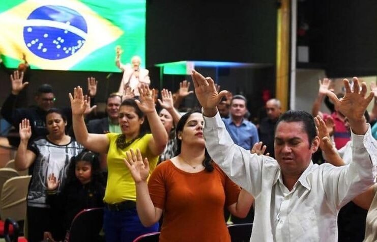 Indústria Jesus.com S/A. Pastores ficam ricos com eleição